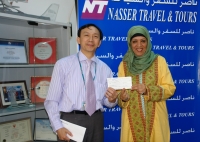 Ms.Raihana Presenting "Certificate of Appreciation" to Mr.Angelo-Sale Executive,Cathay Pacific